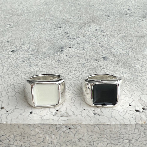 Lulu signet ring